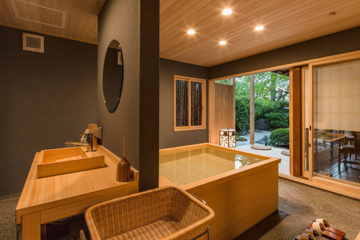 Take: garden bath in solid hinoki